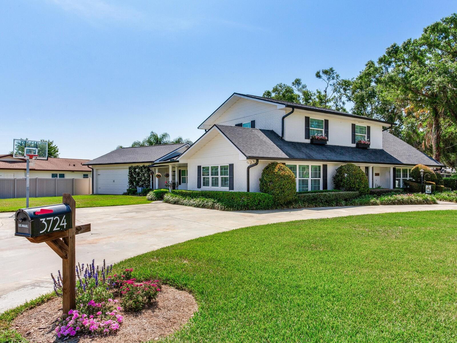 Listing photo id 8 for 3724 Fawn Grove Court