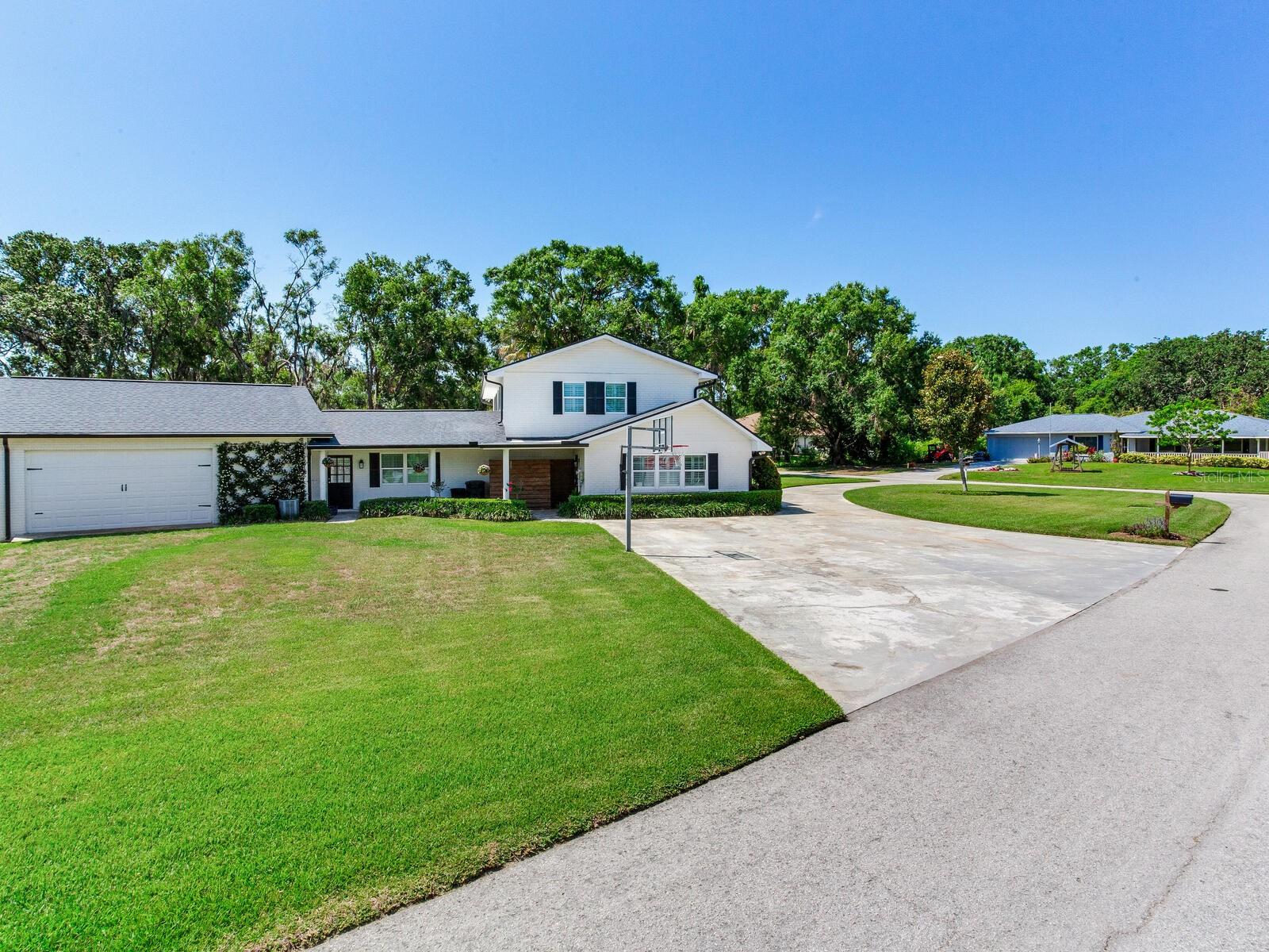 Listing photo id 5 for 3724 Fawn Grove Court