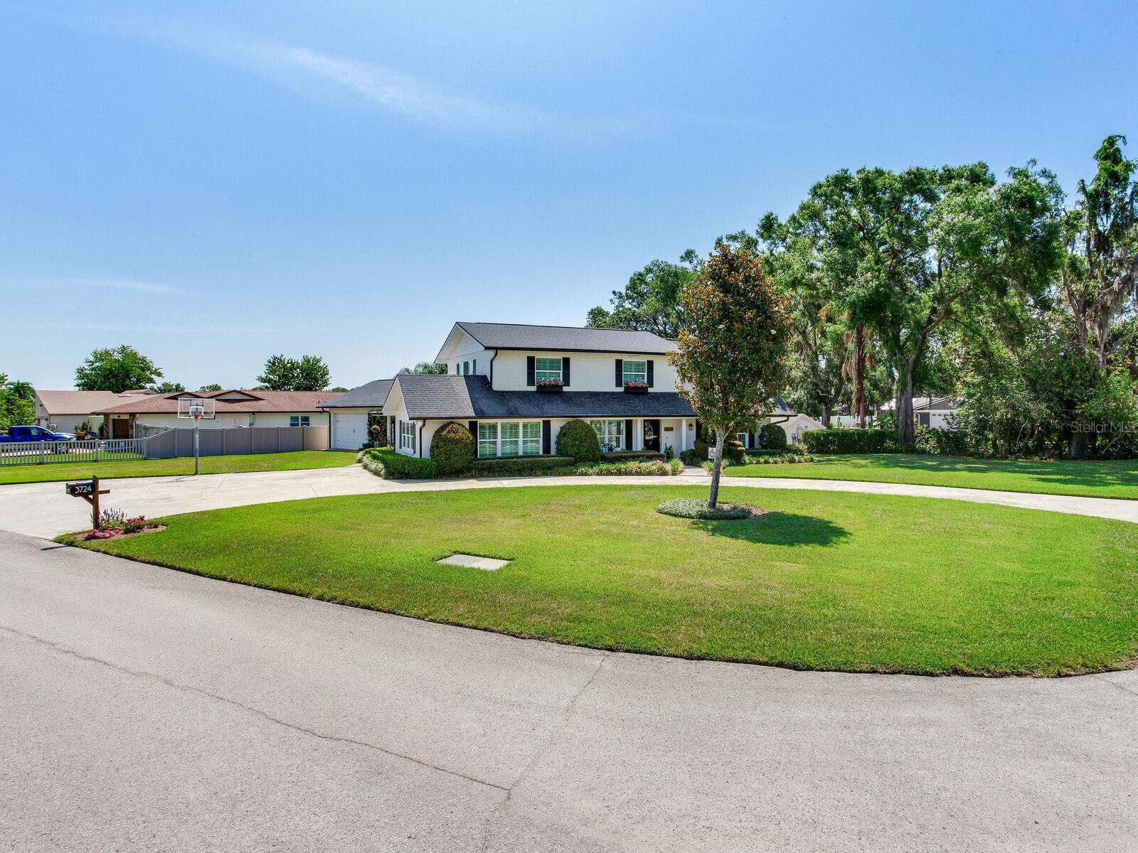 Listing photo id 7 for 3724 Fawn Grove Court