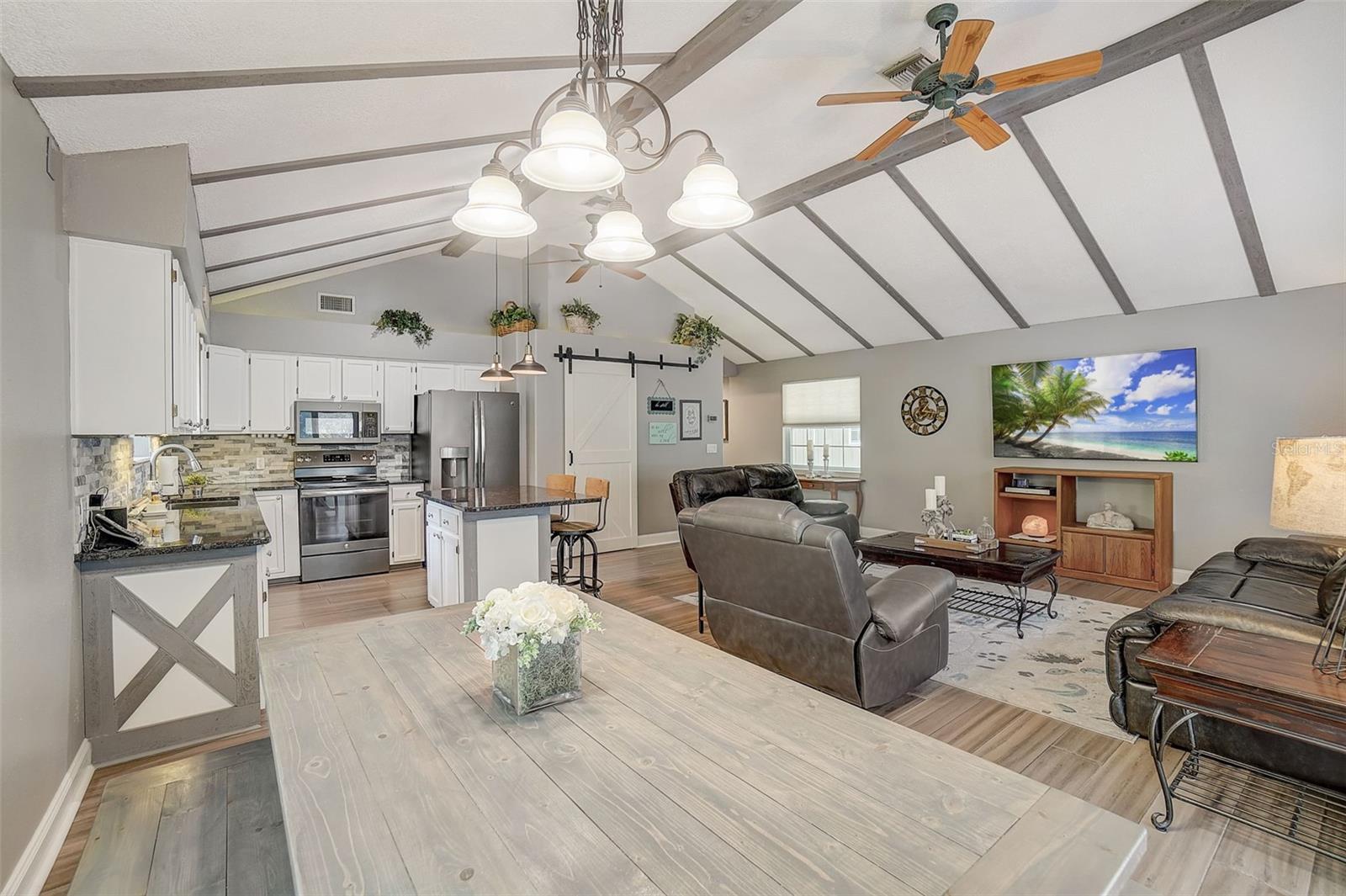 Image 11 of 42 For 611 Shore Drive E