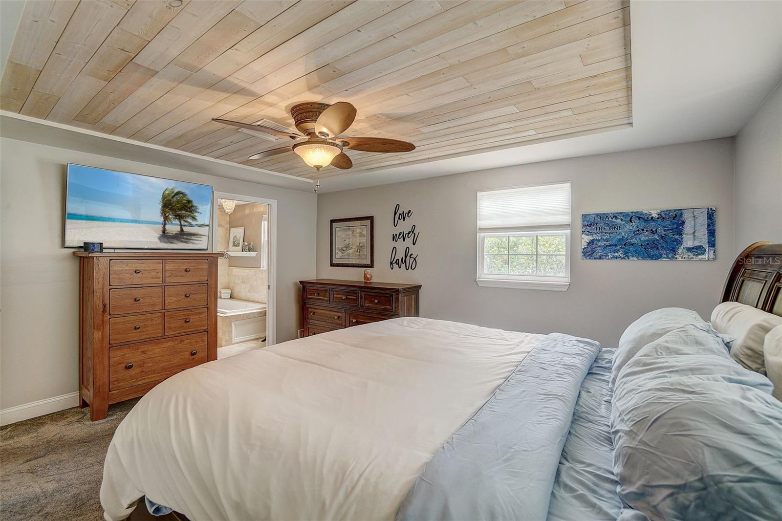 Image 14 of 42 For 611 Shore Drive E