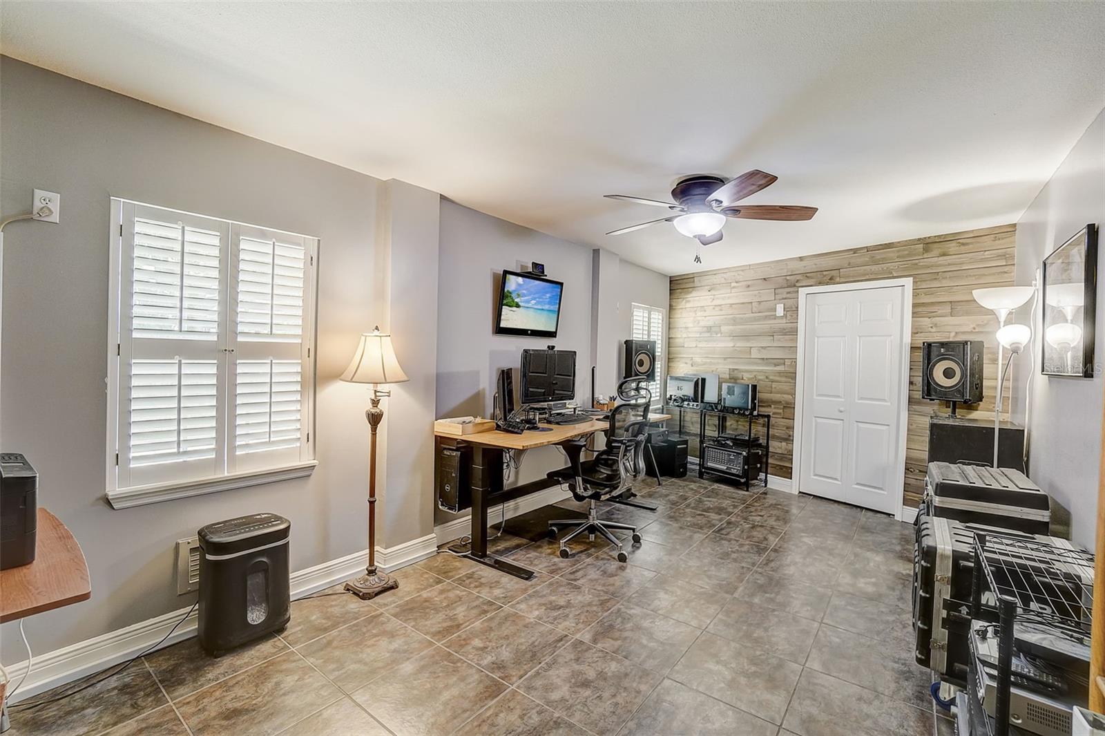 Image 23 of 42 For 611 Shore Drive E