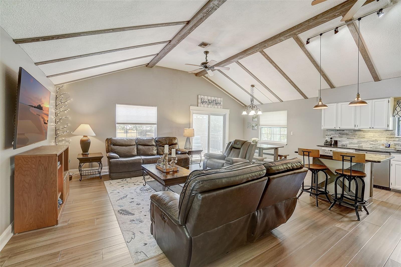 Image 4 of 42 For 611 Shore Drive E