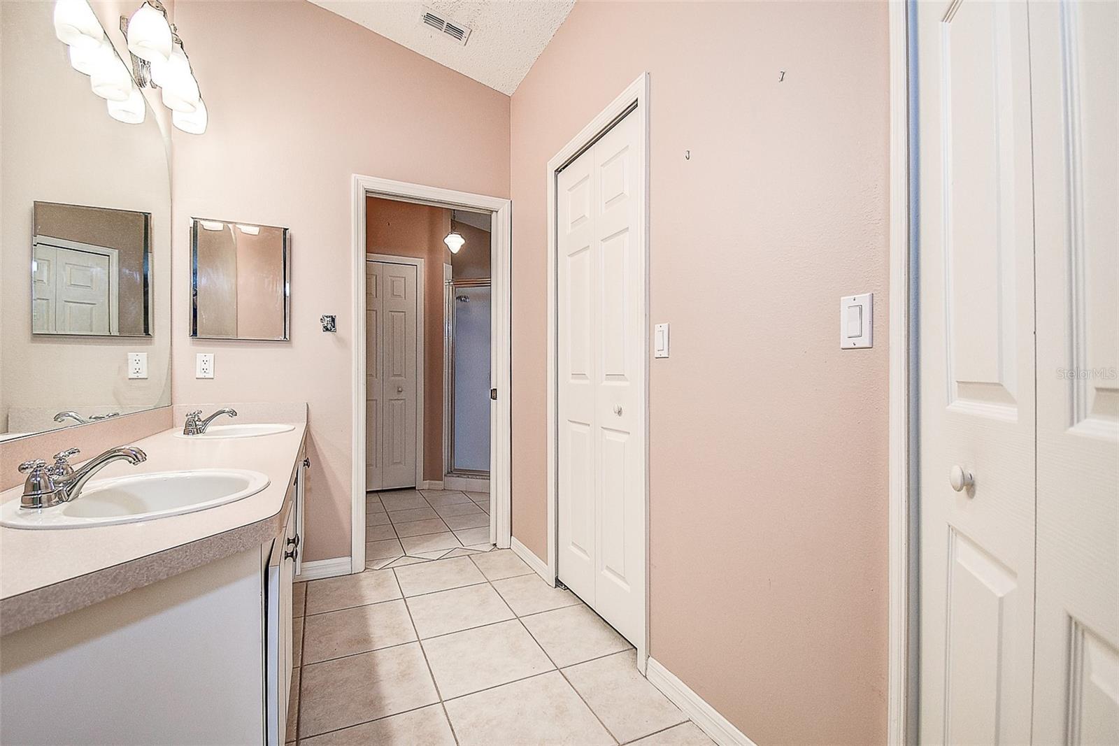 Image 19 of 31 For 11121 Cherrywood Court