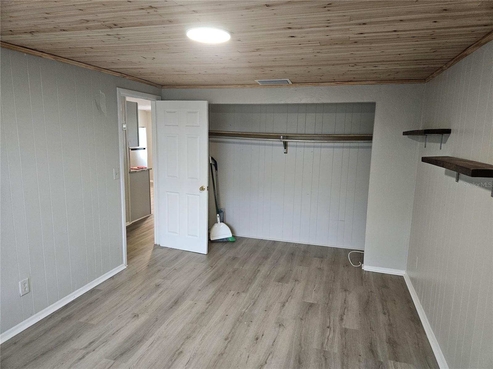 Image 7 of 15 For 614 Dogwood Court 614