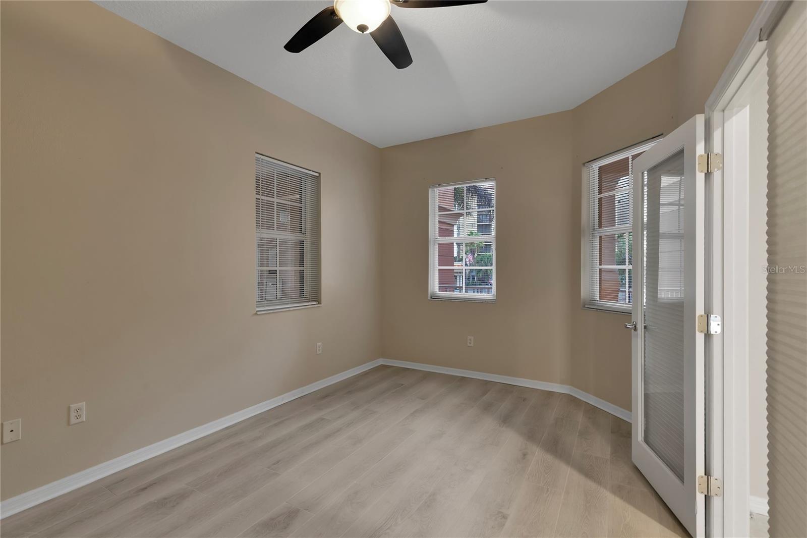 Listing photo id 9 for 530 Gulfview Boulevard 203
