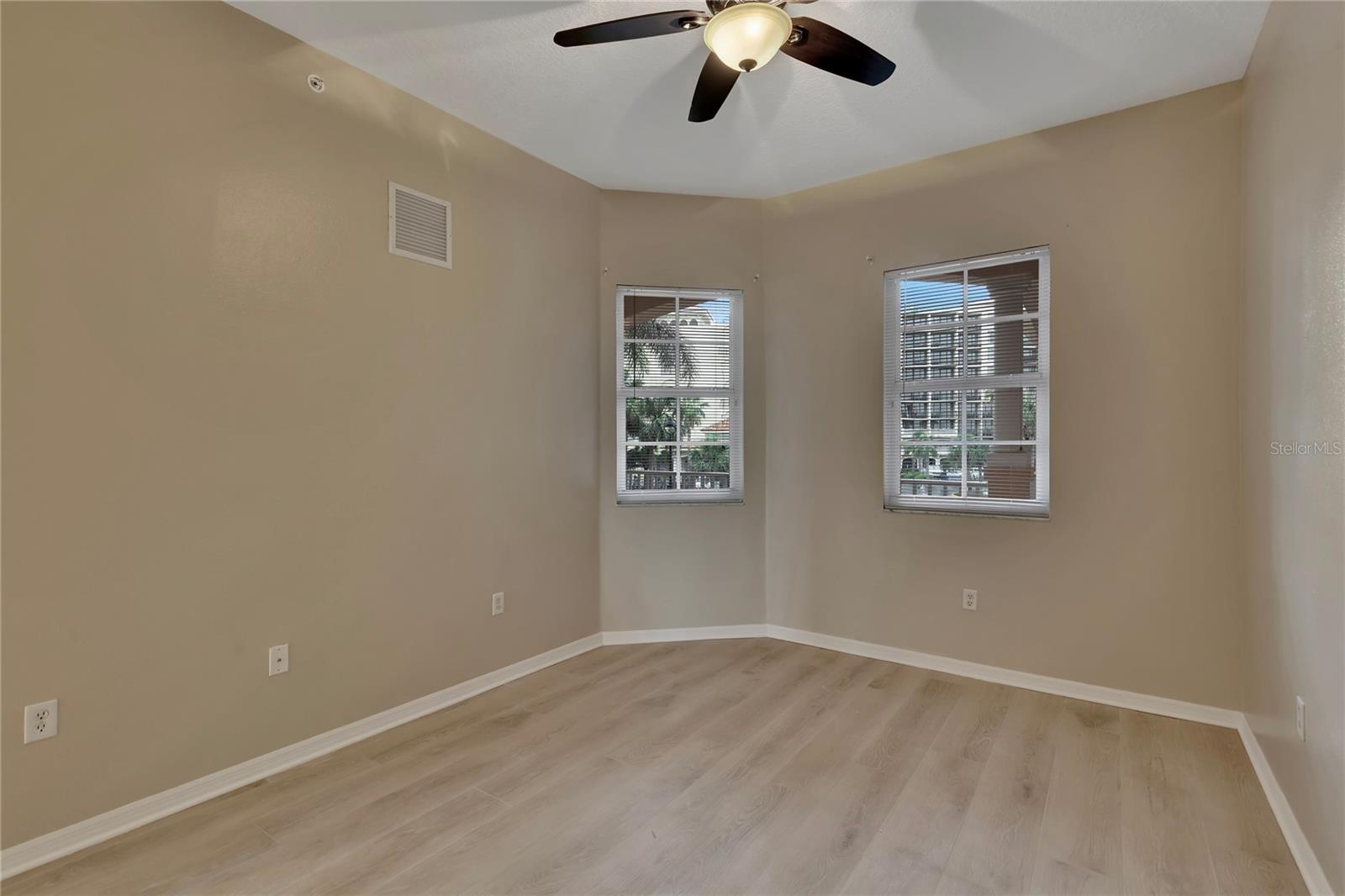 Listing photo id 10 for 530 Gulfview Boulevard 203