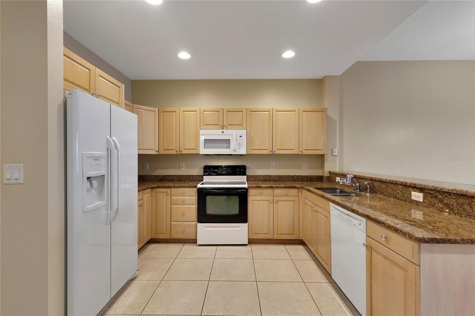 Listing photo id 16 for 530 Gulfview Boulevard 203