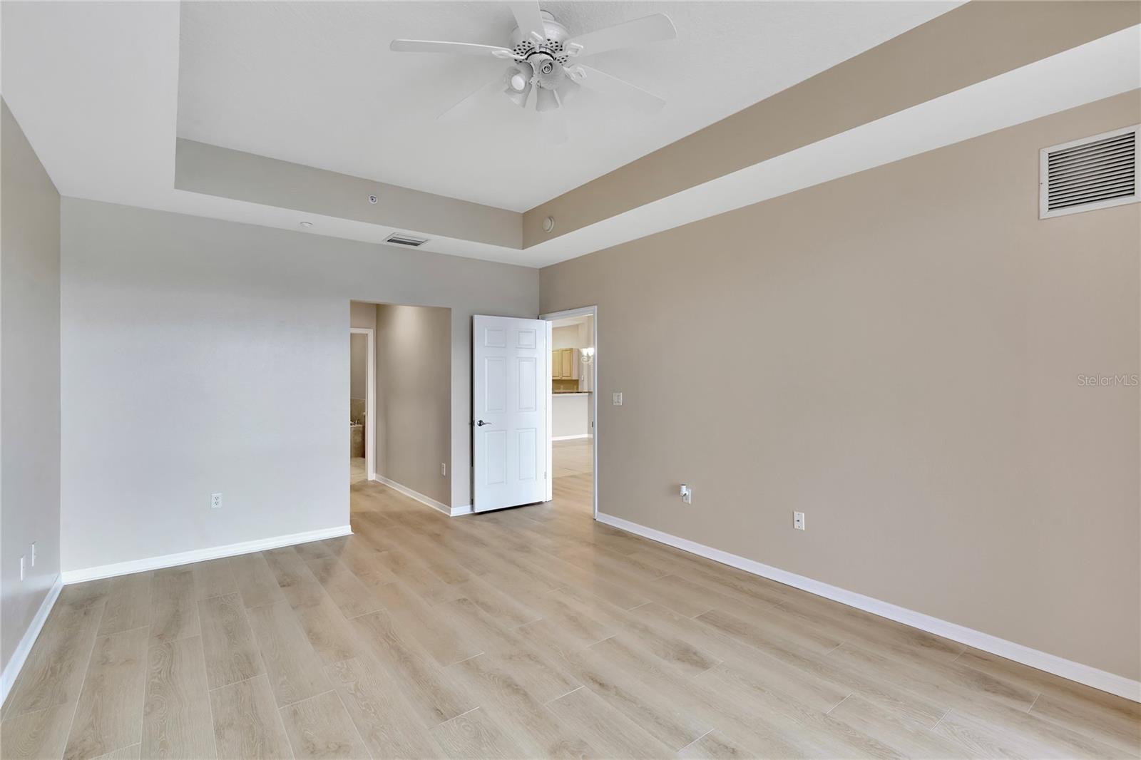 Listing photo id 22 for 530 Gulfview Boulevard 203