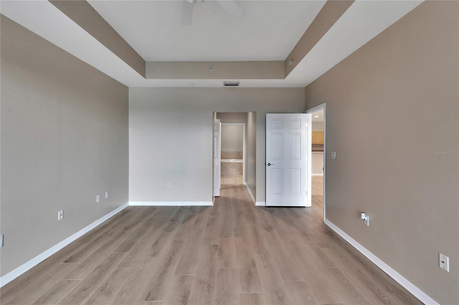 Listing photo id 23 for 530 Gulfview Boulevard 203