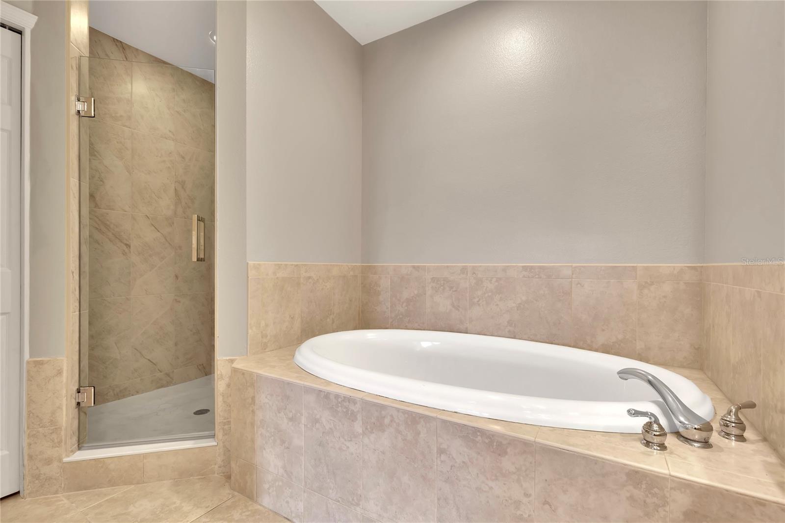 Listing photo id 27 for 530 Gulfview Boulevard 203