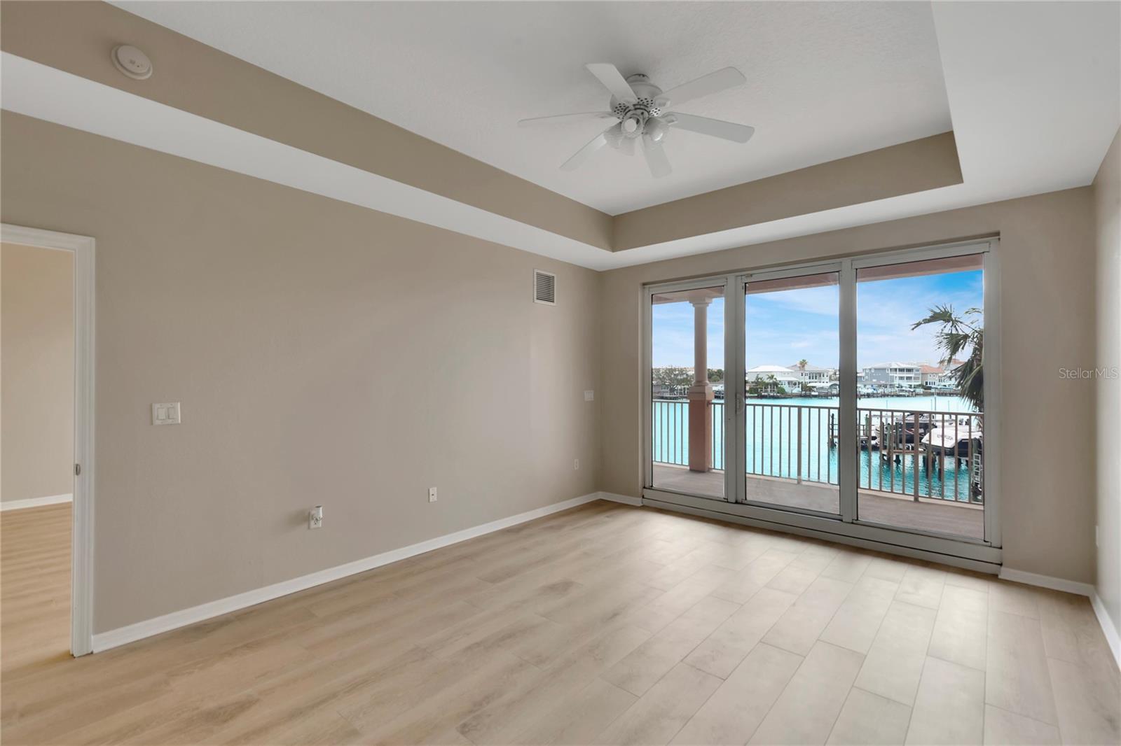Listing photo id 1 for 530 Gulfview Boulevard 203