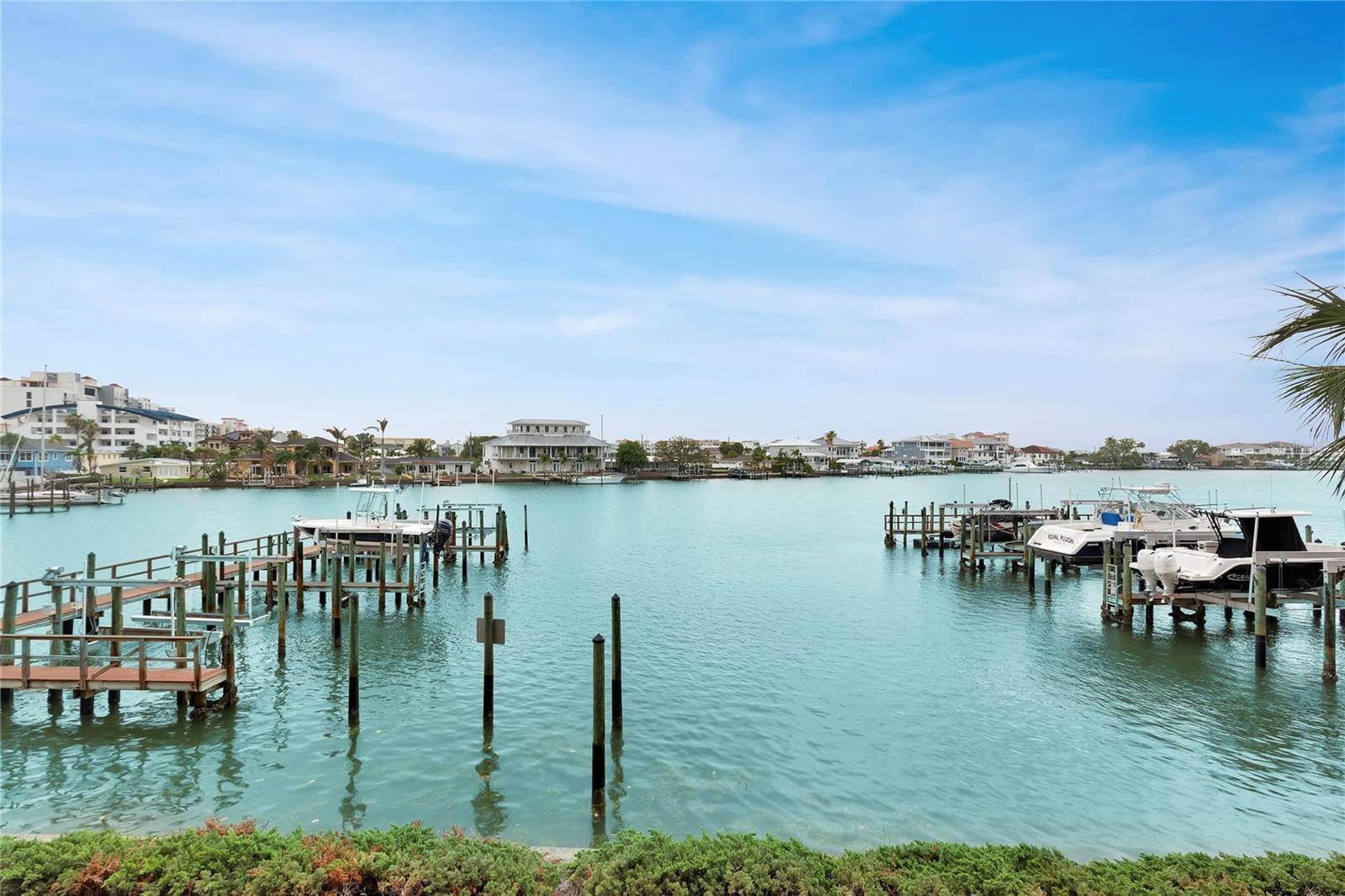 Listing photo id 31 for 530 Gulfview Boulevard 203