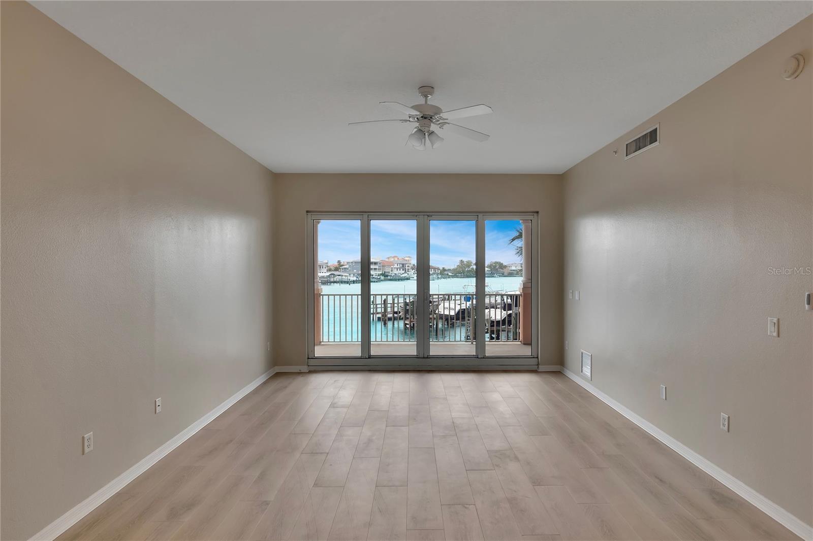 Listing photo id 3 for 530 Gulfview Boulevard 203