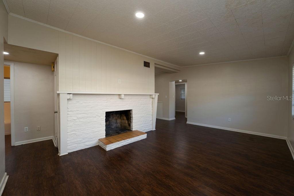 Image 2 of 40 For 1625 Mockingbird Lane