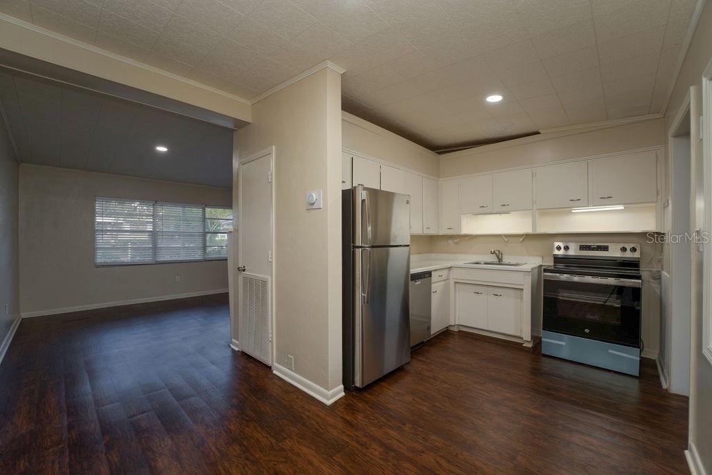 Image 7 of 40 For 1625 Mockingbird Lane