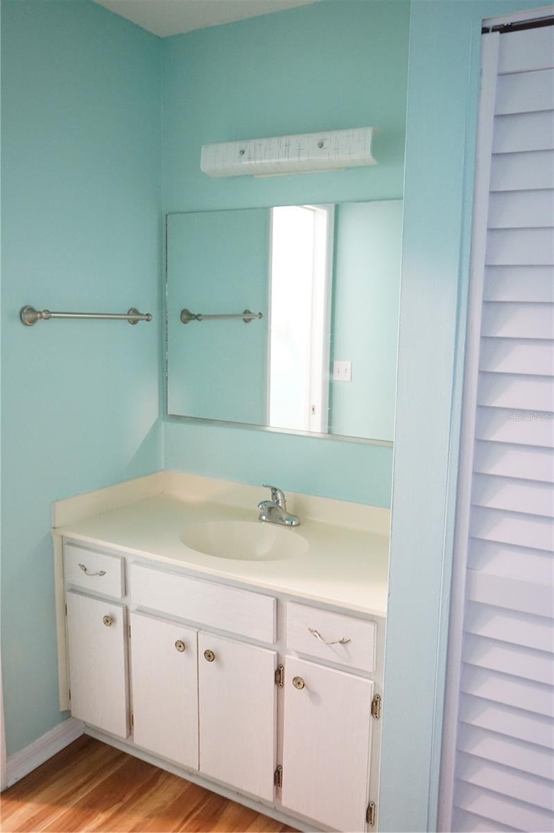 Image 17 of 40 For 413 Lake Point Court 4b