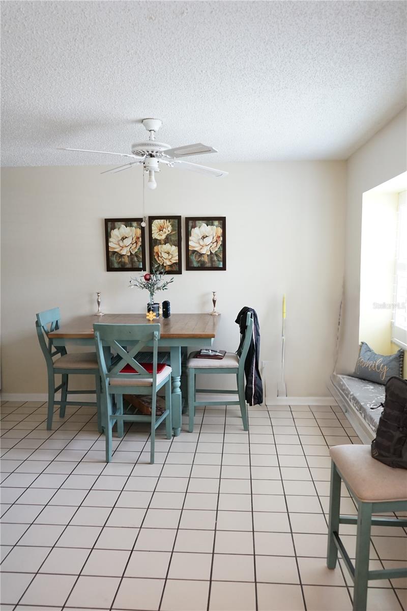 Image 4 of 40 For 413 Lake Point Court 4b