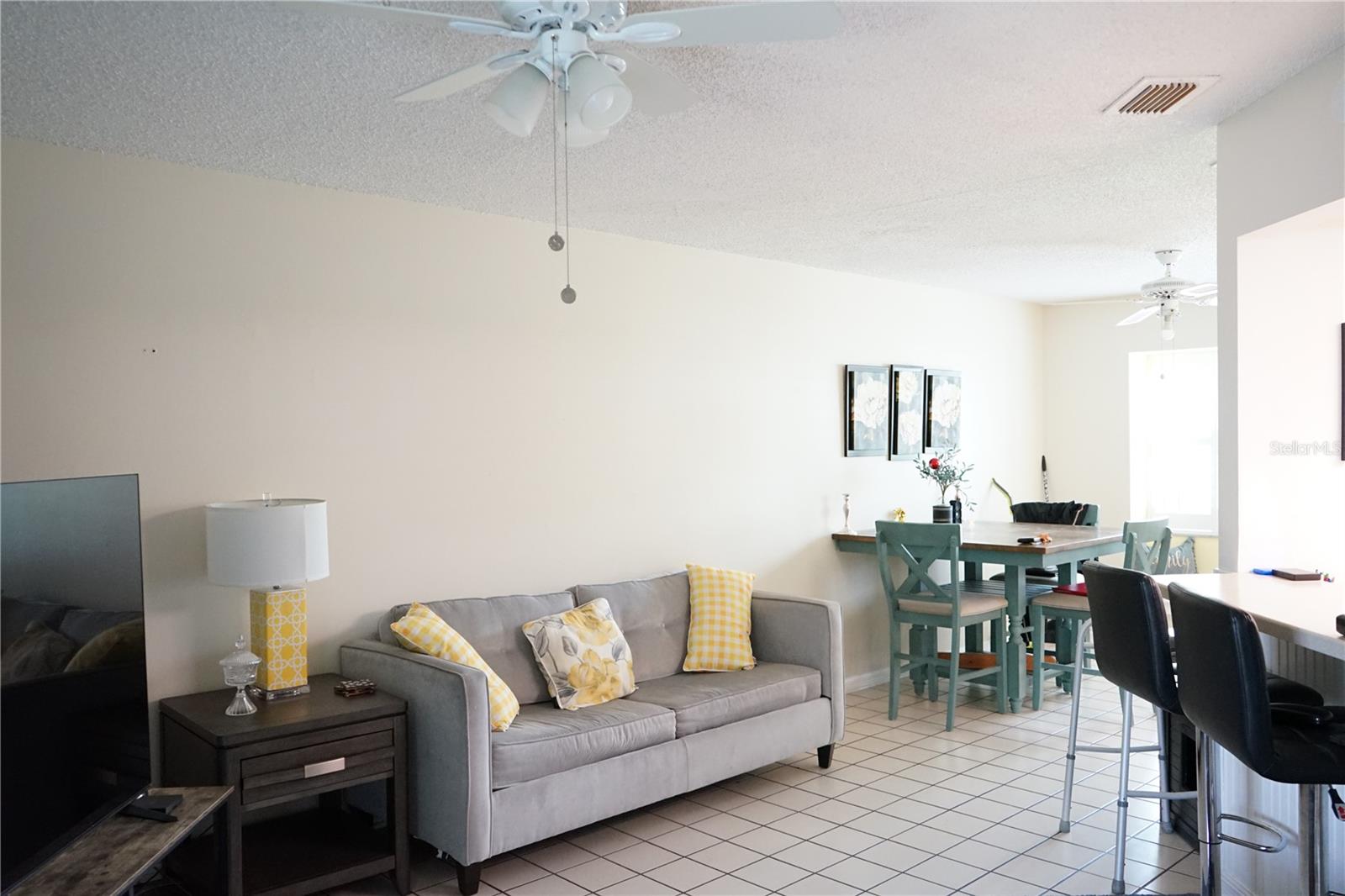 Image 7 of 40 For 413 Lake Point Court 4b