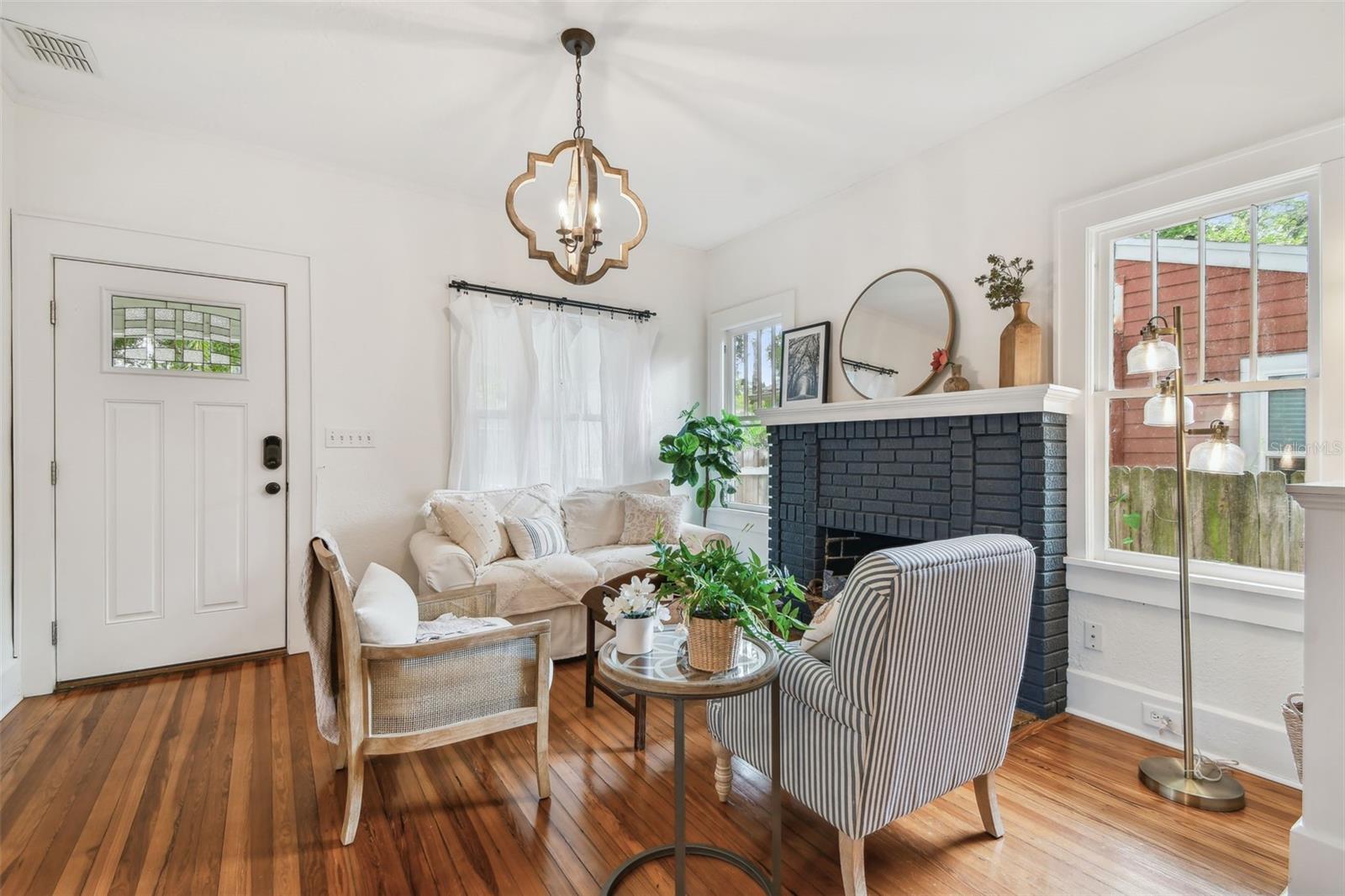 Image 11 of 66 For 848 9th Avenue S