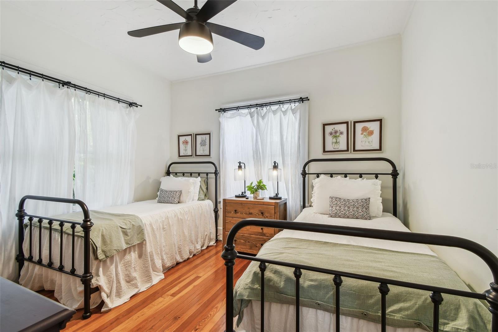 Image 20 of 66 For 848 9th Avenue S