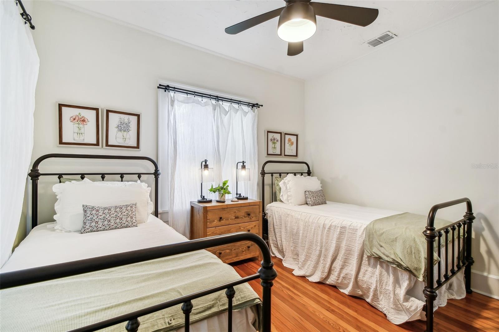 Image 21 of 66 For 848 9th Avenue S