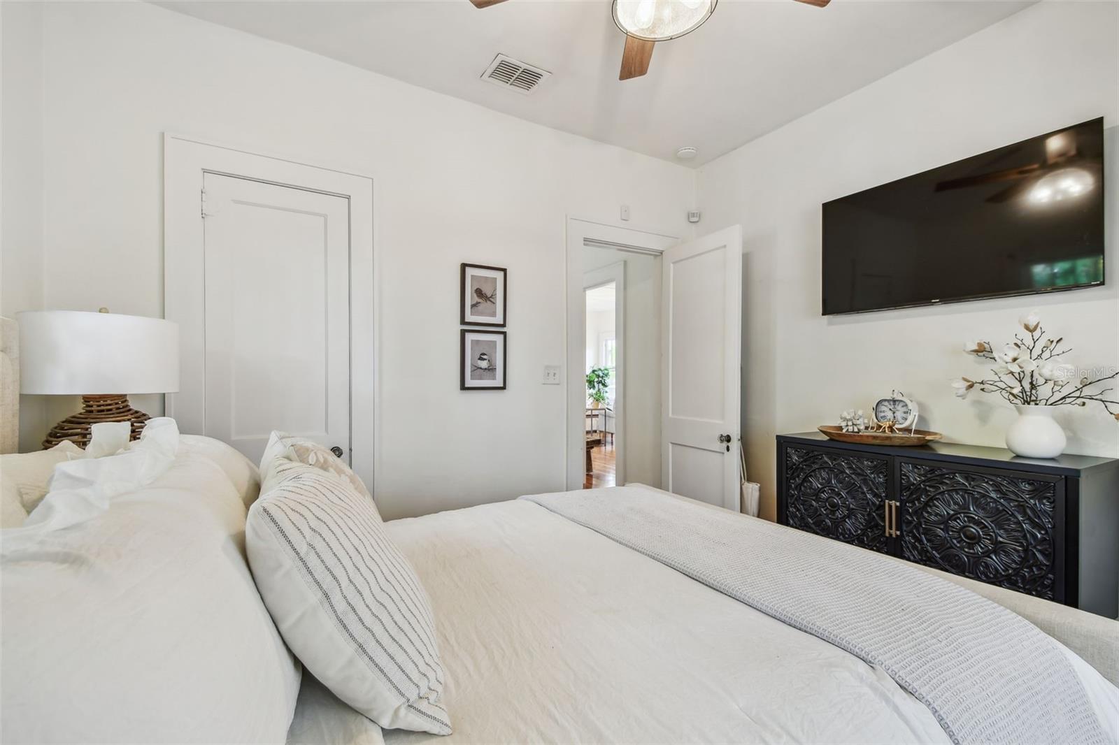 Image 30 of 66 For 848 9th Avenue S