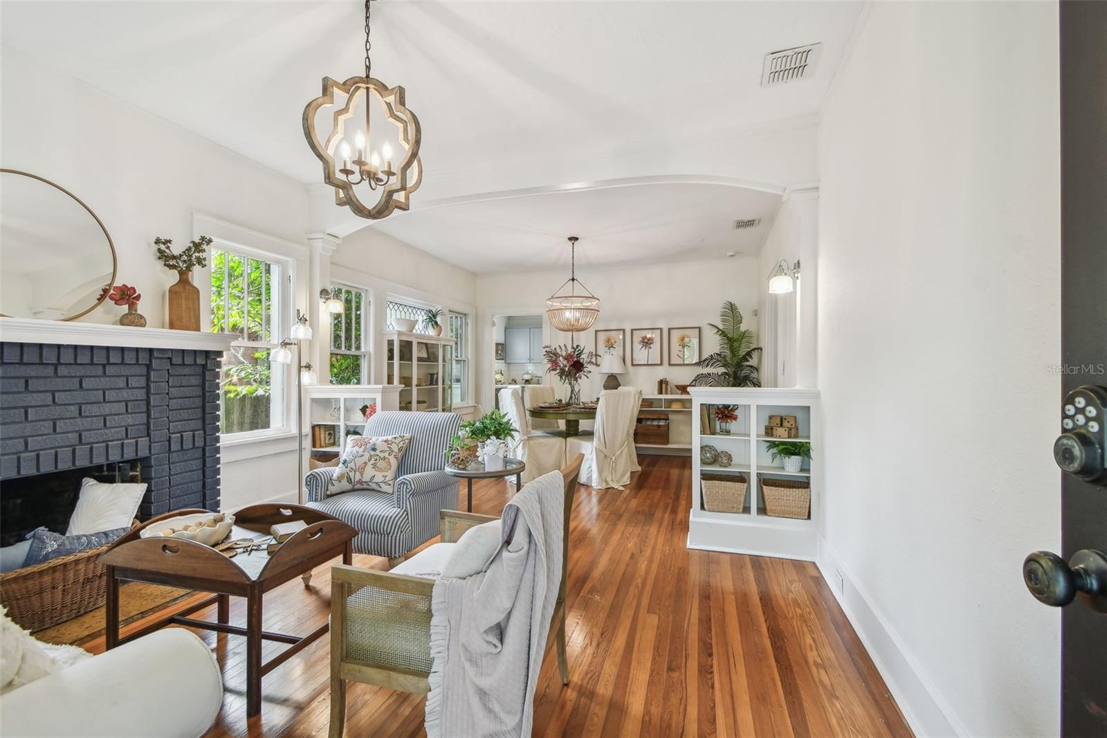 Image 9 of 66 For 848 9th Avenue S