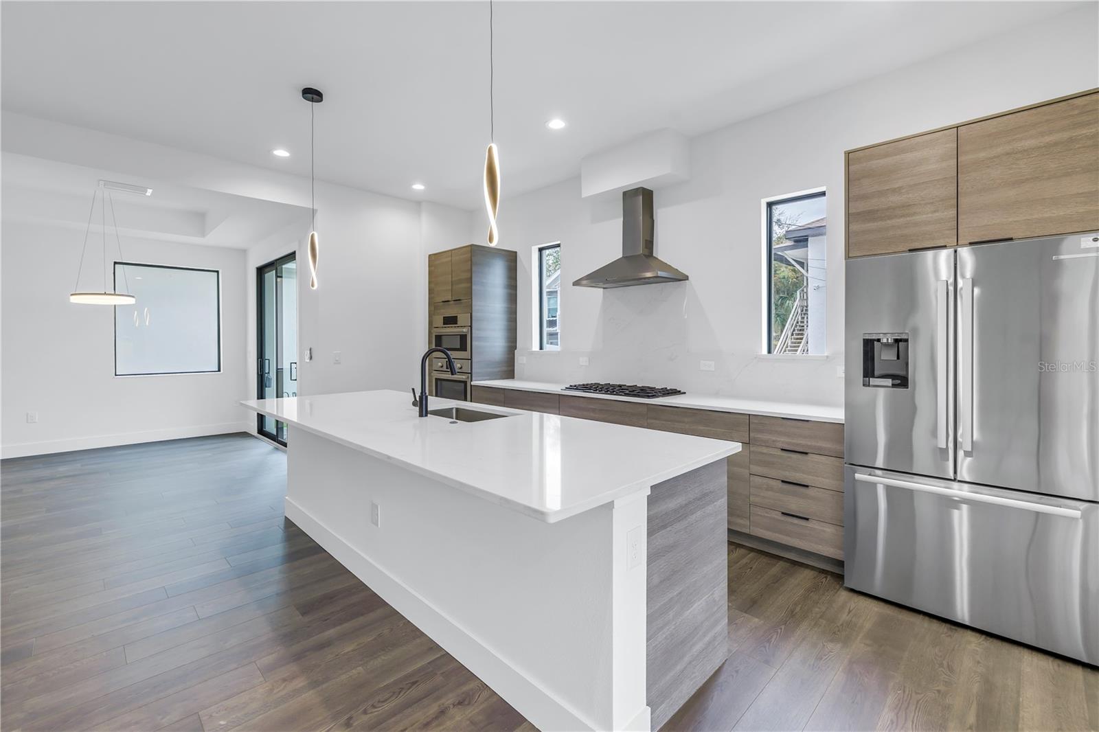 Listing photo id 8 for 2812 Massachusetts Avenue