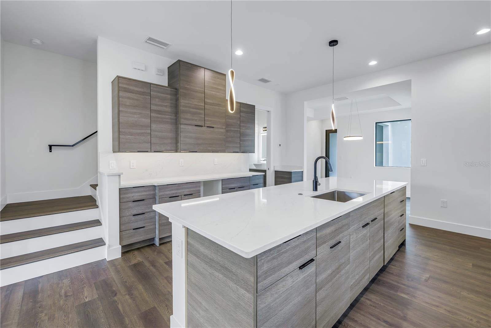 Listing photo id 12 for 2812 Massachusetts Avenue