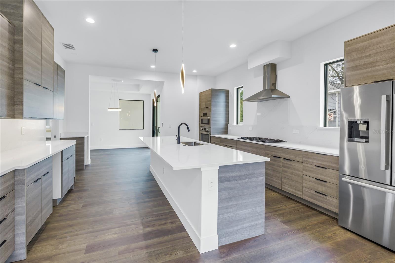 Listing photo id 15 for 2812 Massachusetts Avenue