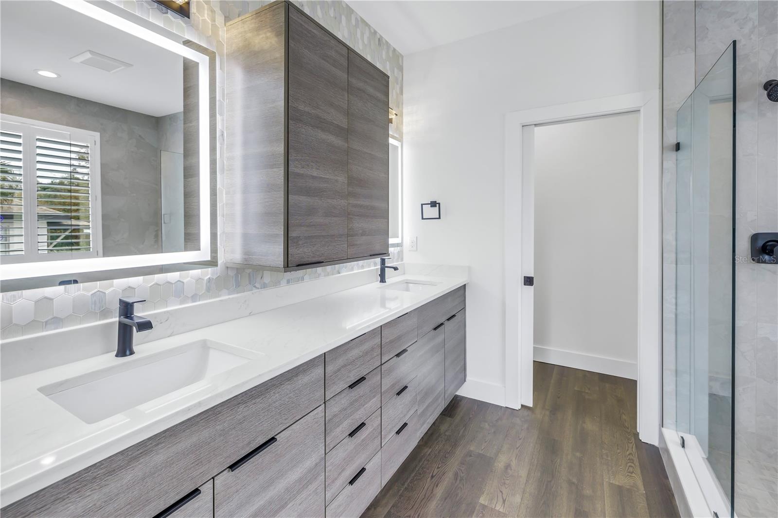 Listing photo id 16 for 2812 Massachusetts Avenue