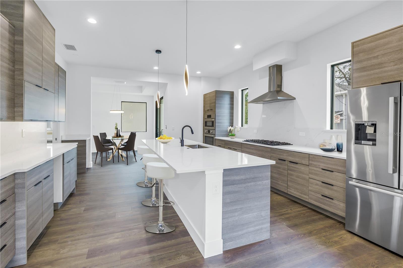 Listing photo id 4 for 2812 Massachusetts Avenue
