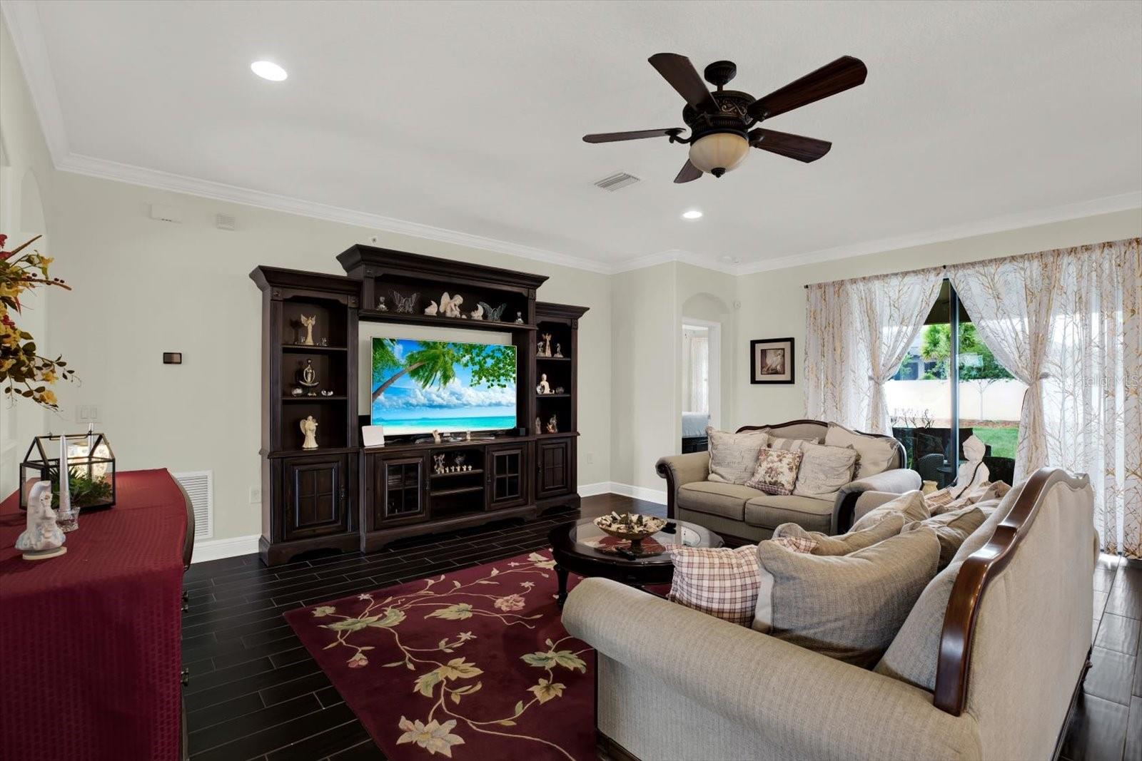 Listing photo id 8 for 679 Challice Drive