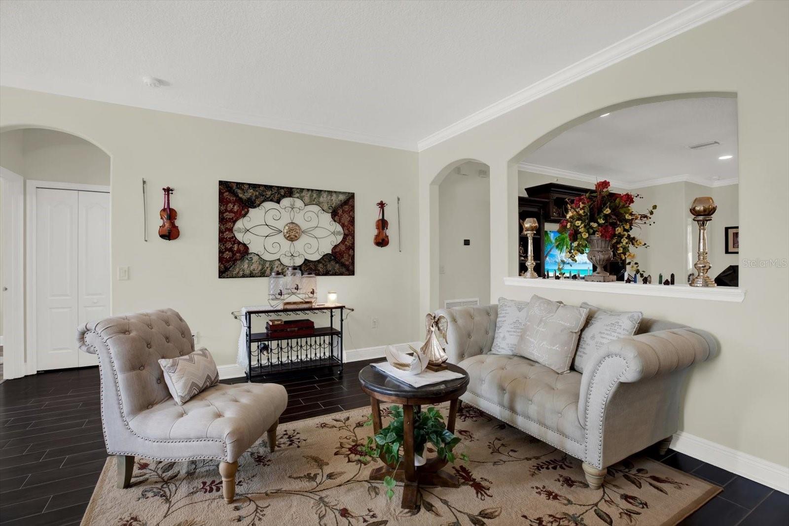 Listing photo id 10 for 679 Challice Drive