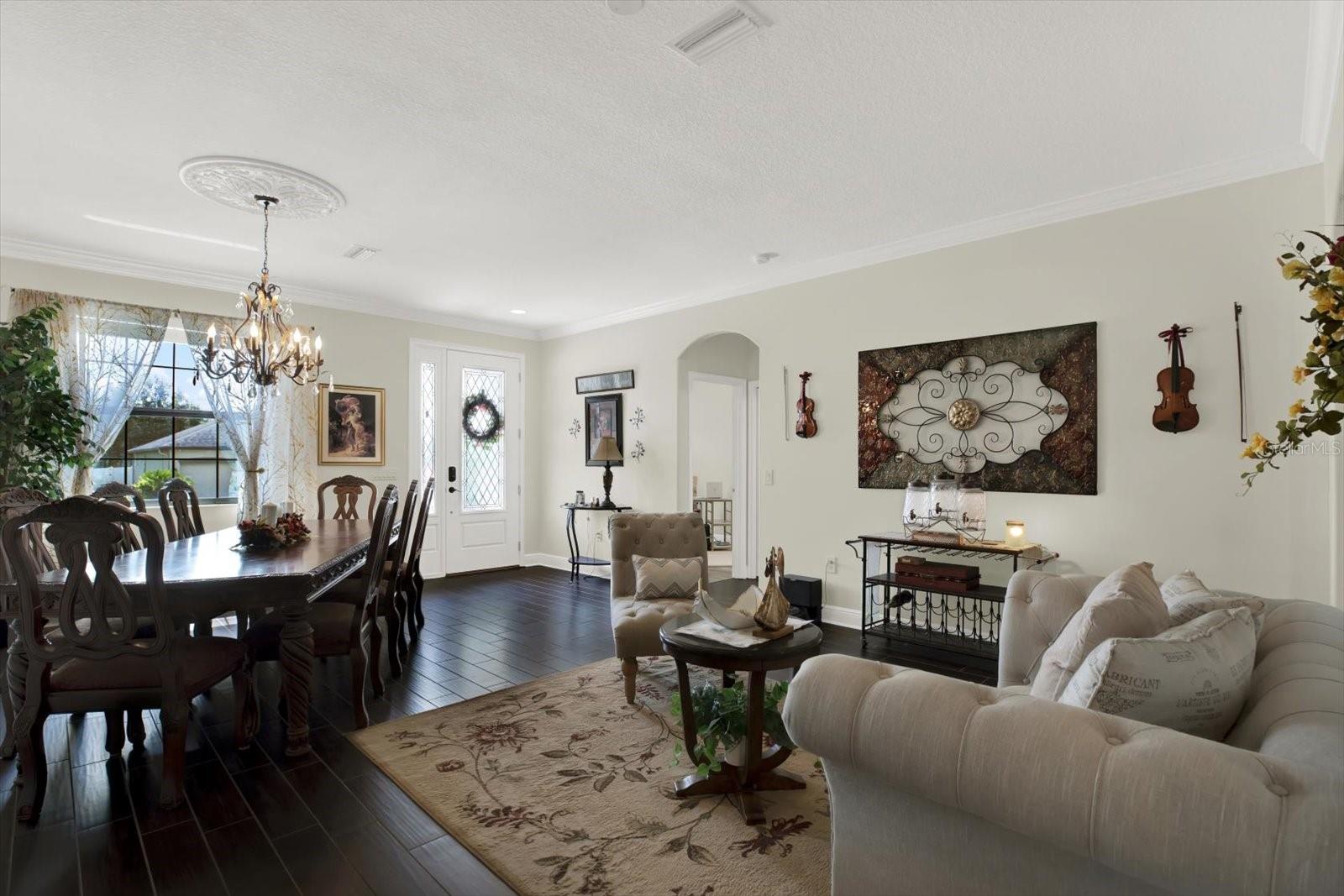 Listing photo id 11 for 679 Challice Drive