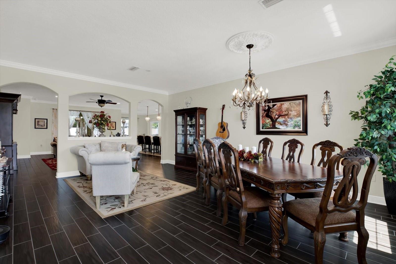 Listing photo id 14 for 679 Challice Drive
