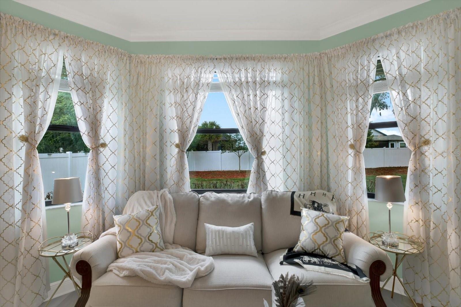 Listing photo id 27 for 679 Challice Drive