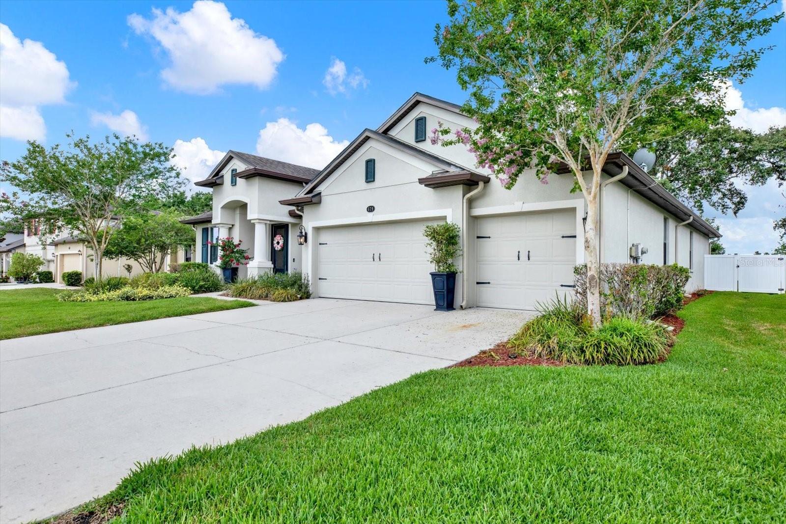 Listing photo id 1 for 679 Challice Drive