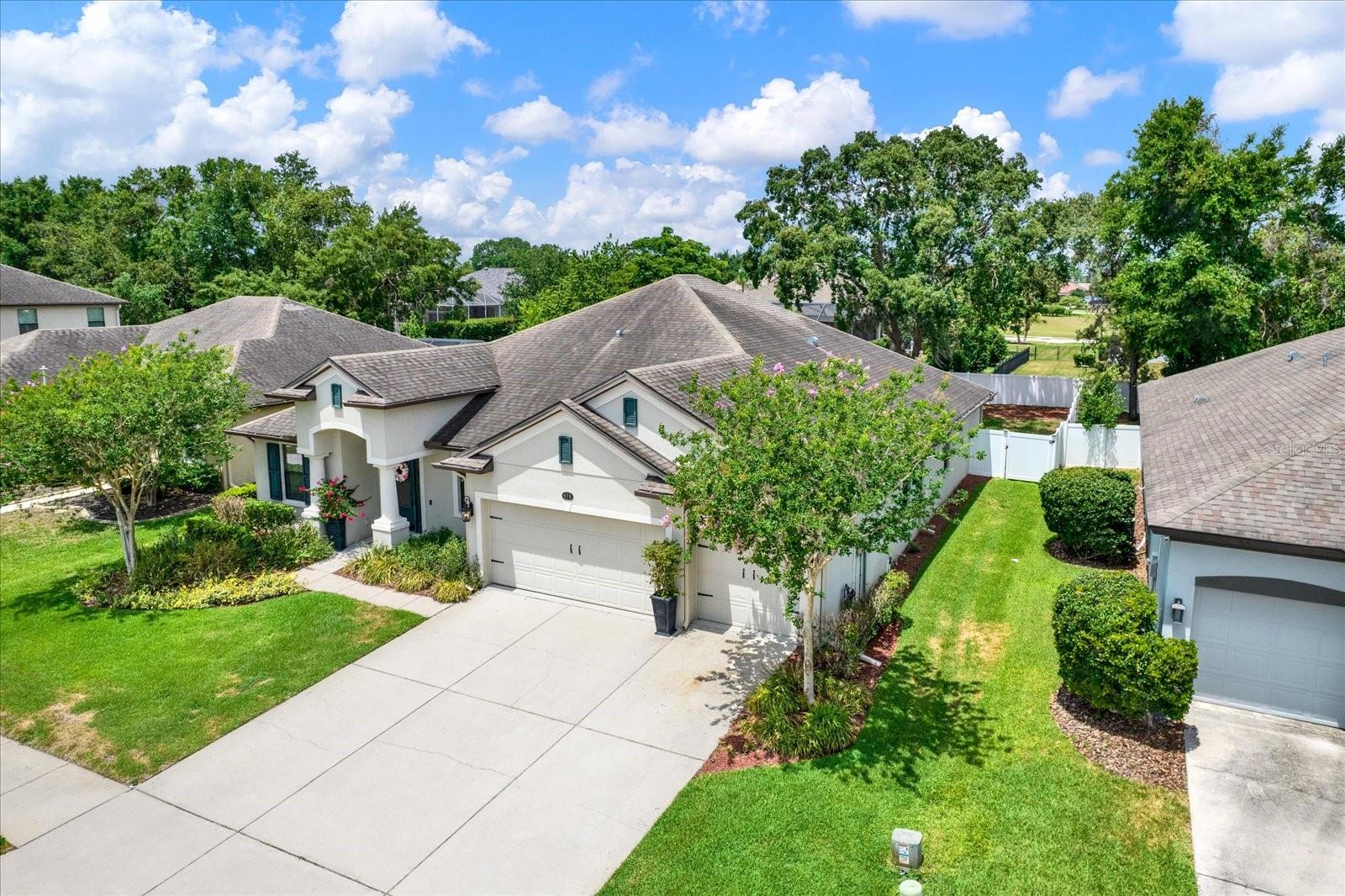 Listing photo id 2 for 679 Challice Drive