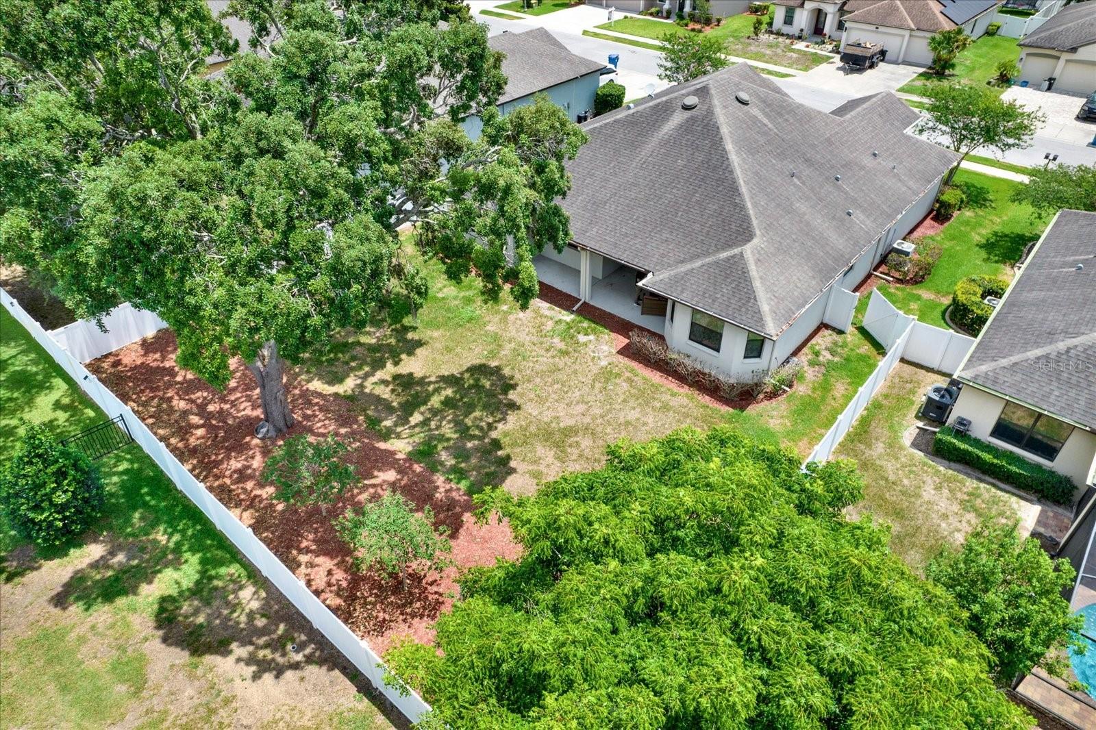 Listing photo id 43 for 679 Challice Drive
