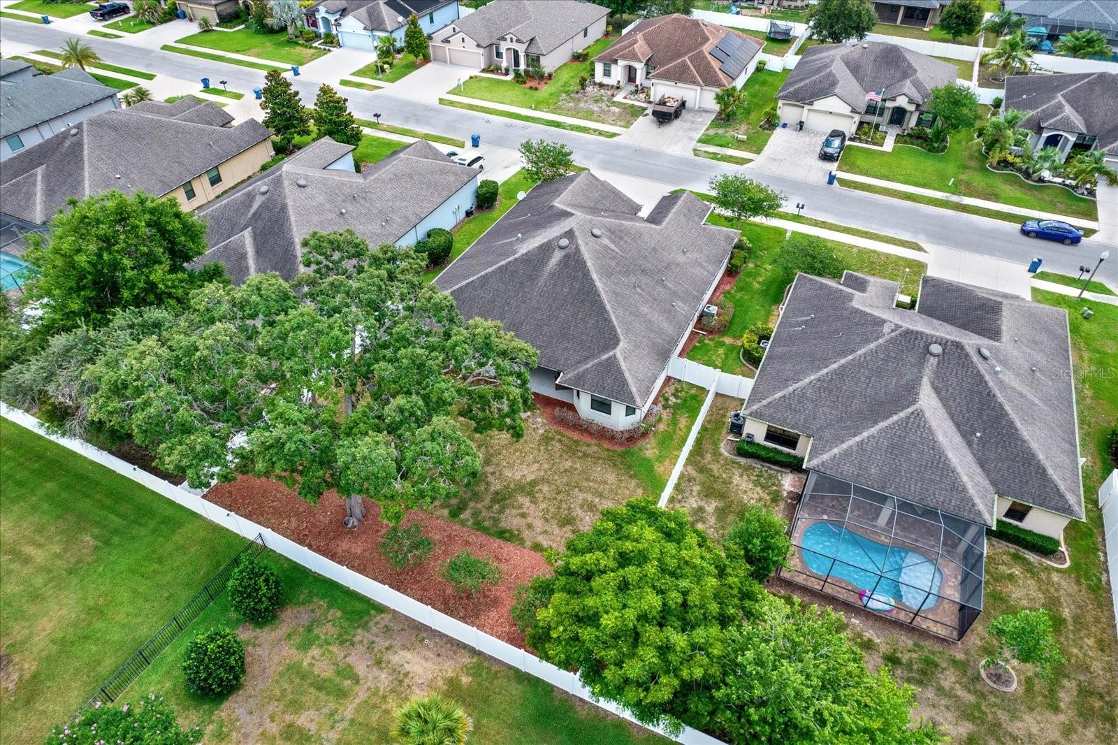 Listing photo id 44 for 679 Challice Drive