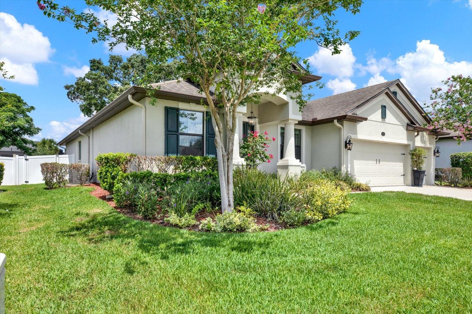 Listing photo id 3 for 679 Challice Drive