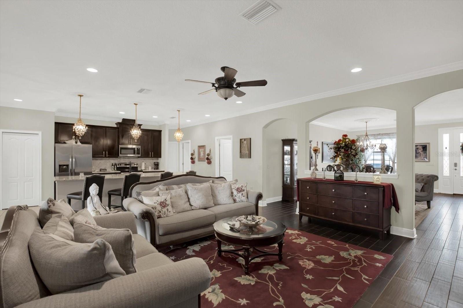 Listing photo id 6 for 679 Challice Drive