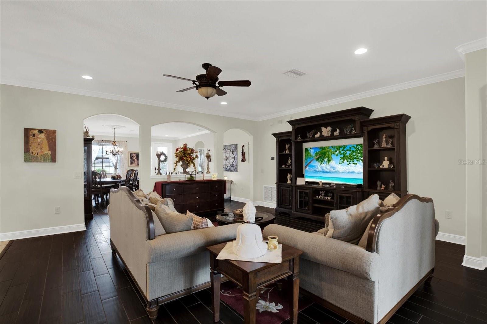 Listing photo id 7 for 679 Challice Drive