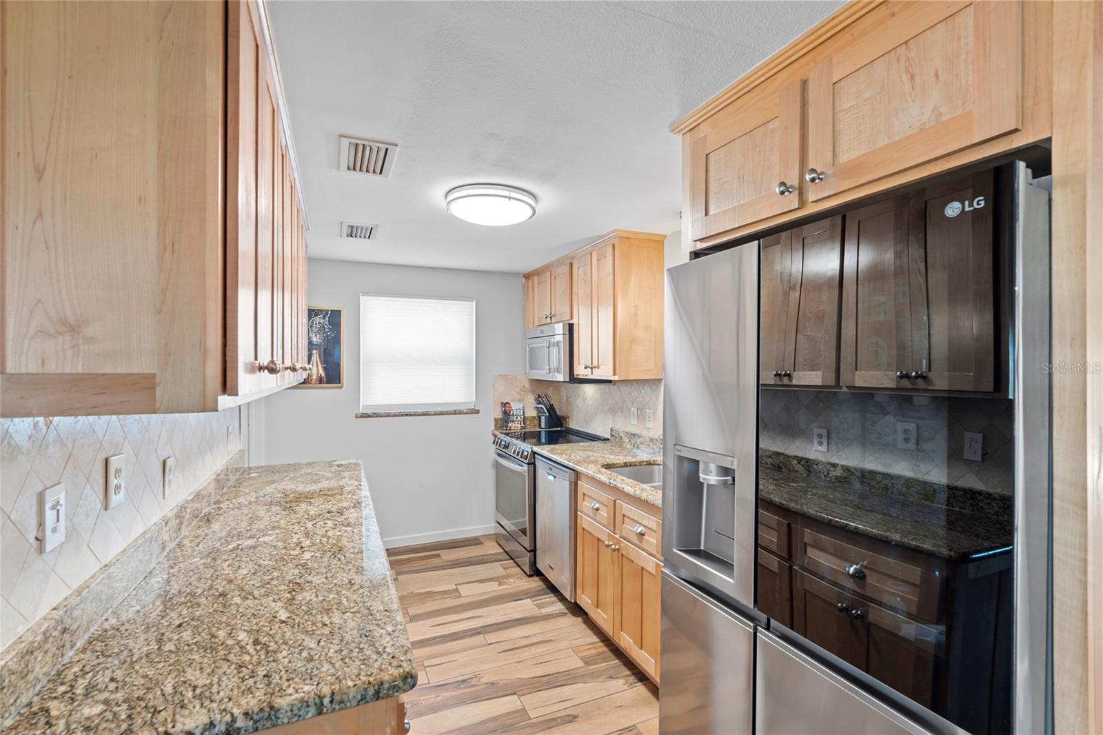 Image 16 of 38 For 12359 82nd Avenue
