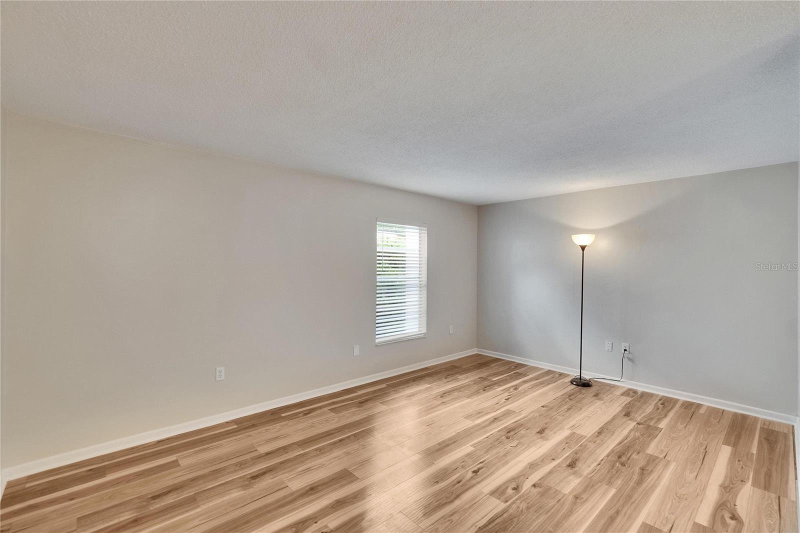 Image 4 of 51 For 125 Picardy Villa Circle 100