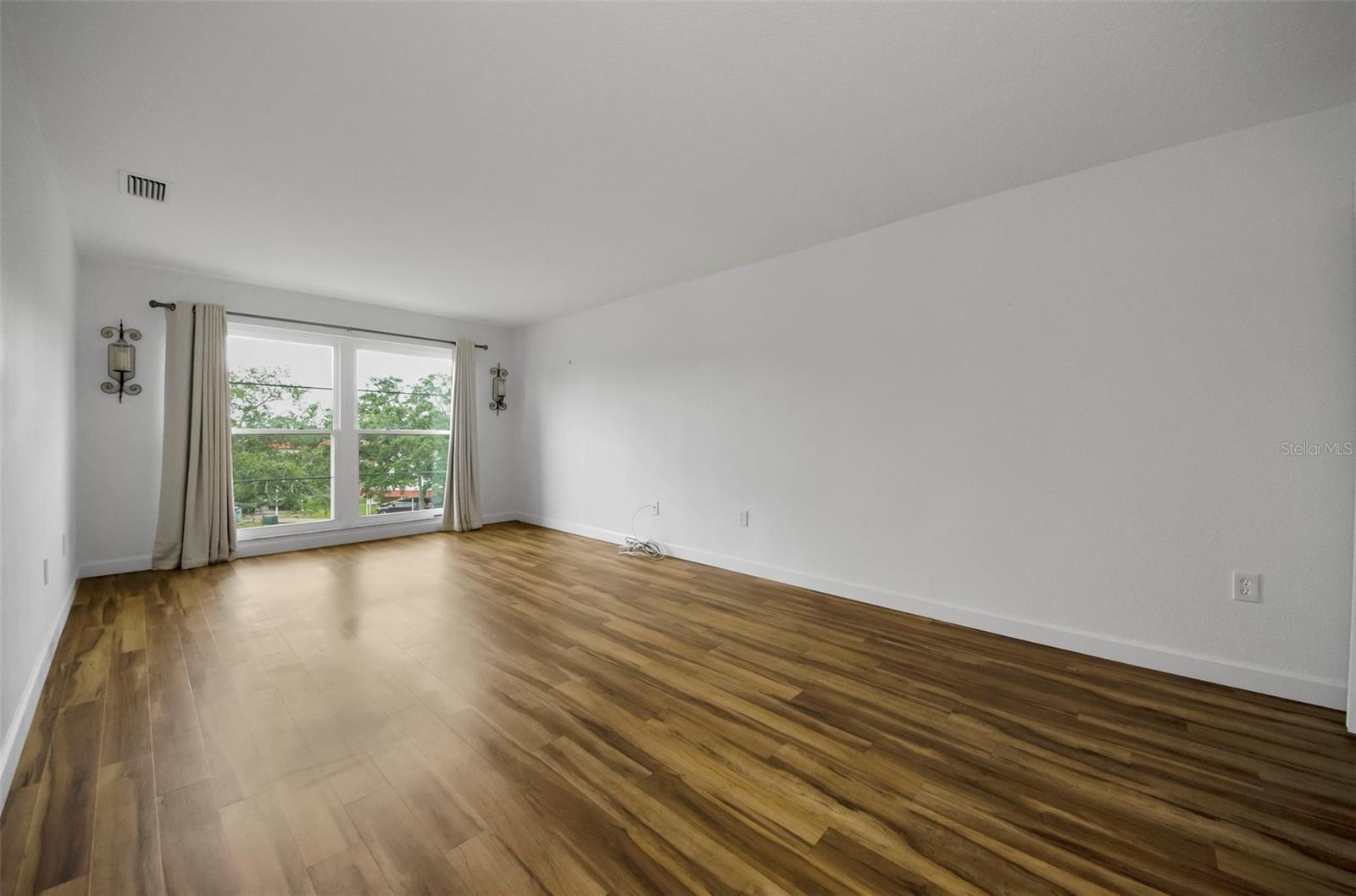 Image 5 of 42 For 2700 Bayshore Boulevard 5307