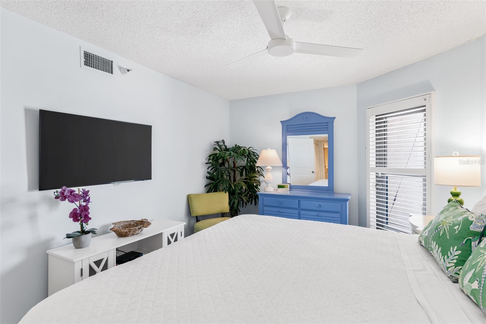 Image 18 of 49 For 17334 Gulf Boulevard 203