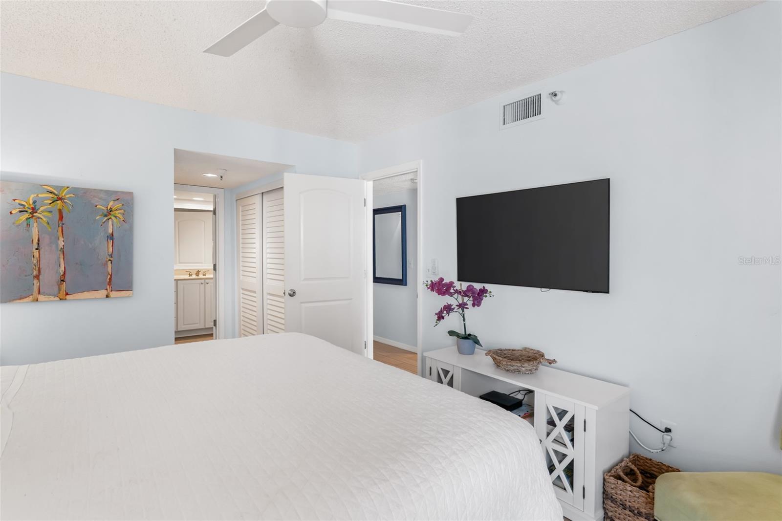 Image 20 of 49 For 17334 Gulf Boulevard 203